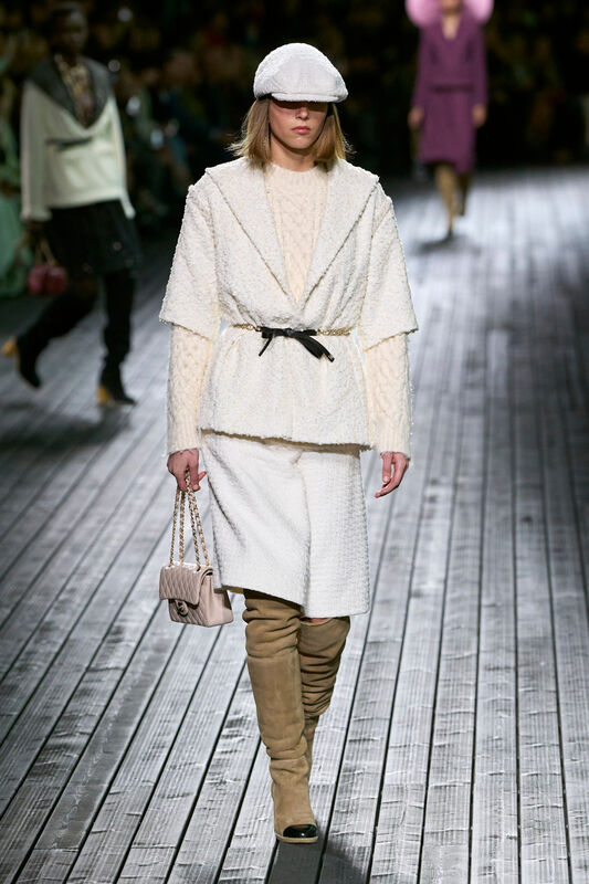 Chanel F24 016