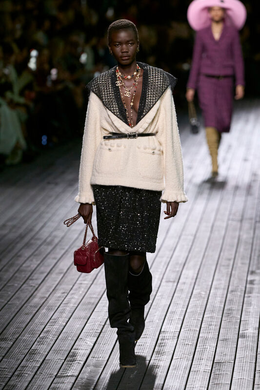 Chanel F24 017