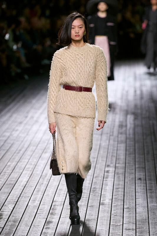 Chanel F24 018