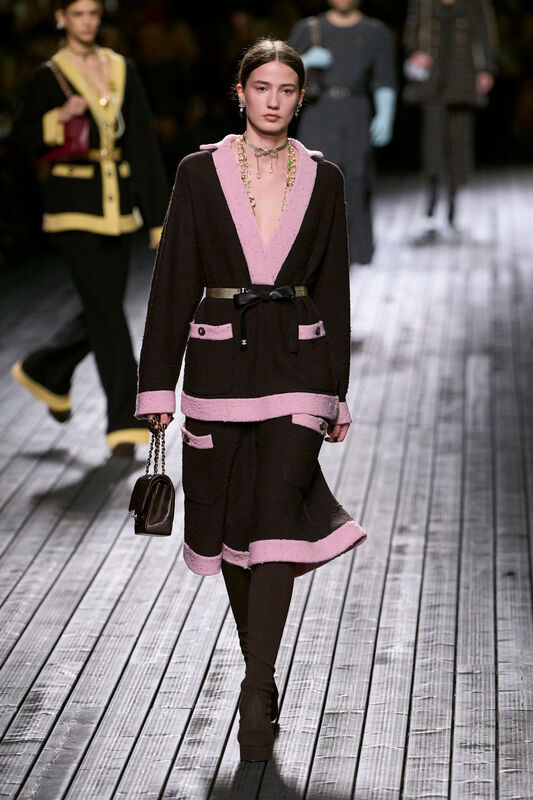 Chanel F24 020