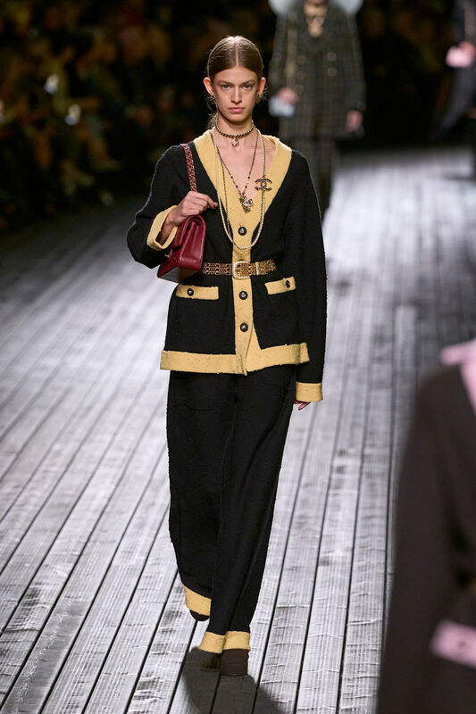 Chanel F24 021