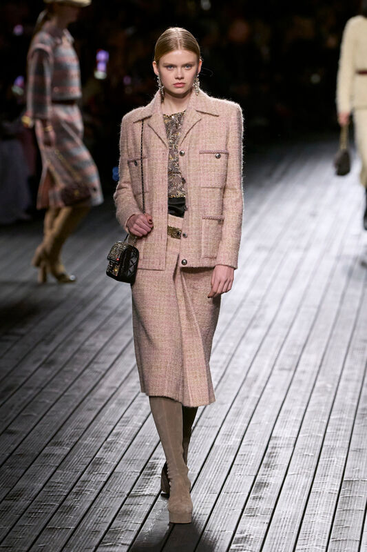 Chanel F24 028