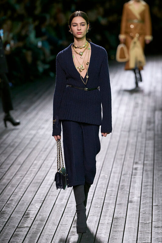 Chanel F24 045