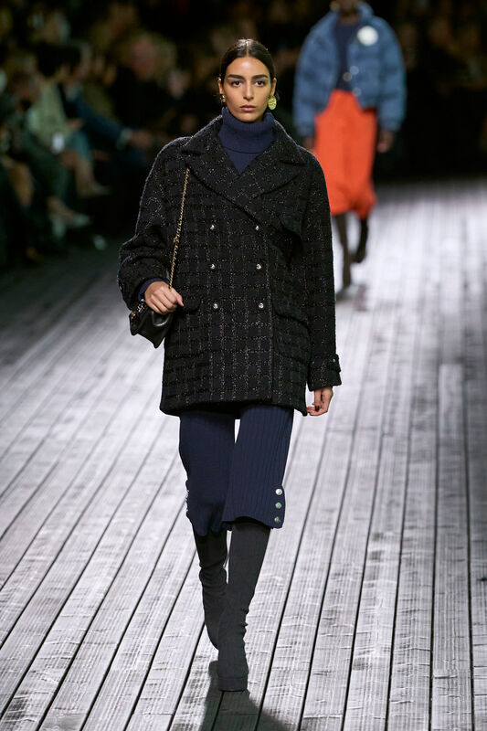 Chanel F24 047