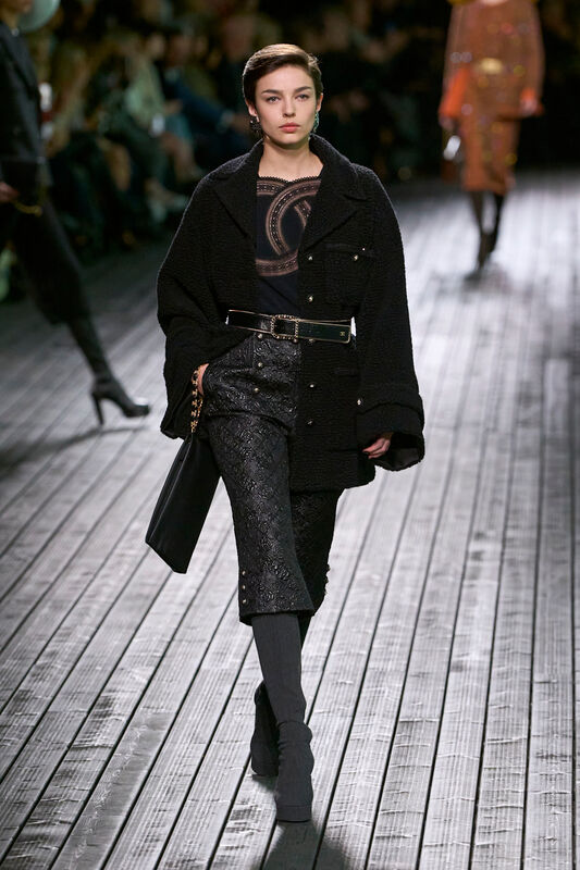 Chanel F24 048