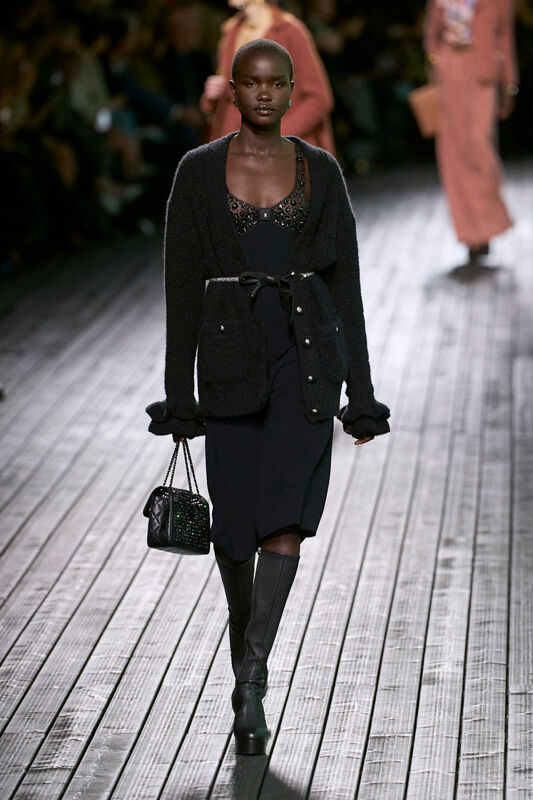 Chanel F24 050