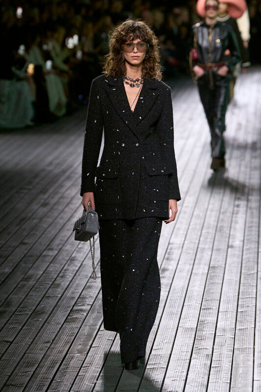Chanel F24 052