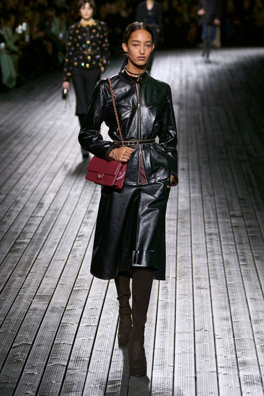 Chanel F24 054