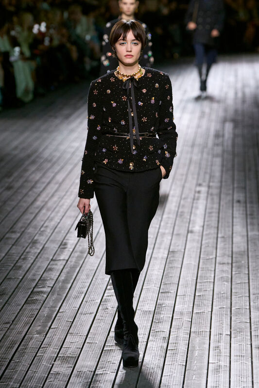 Chanel F24 055