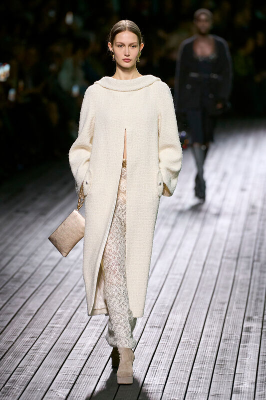 Chanel F24 060