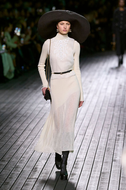 Chanel F24 061