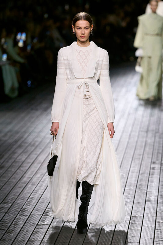 Chanel F24 070