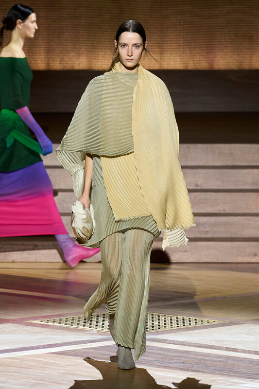 Miyake F24 042