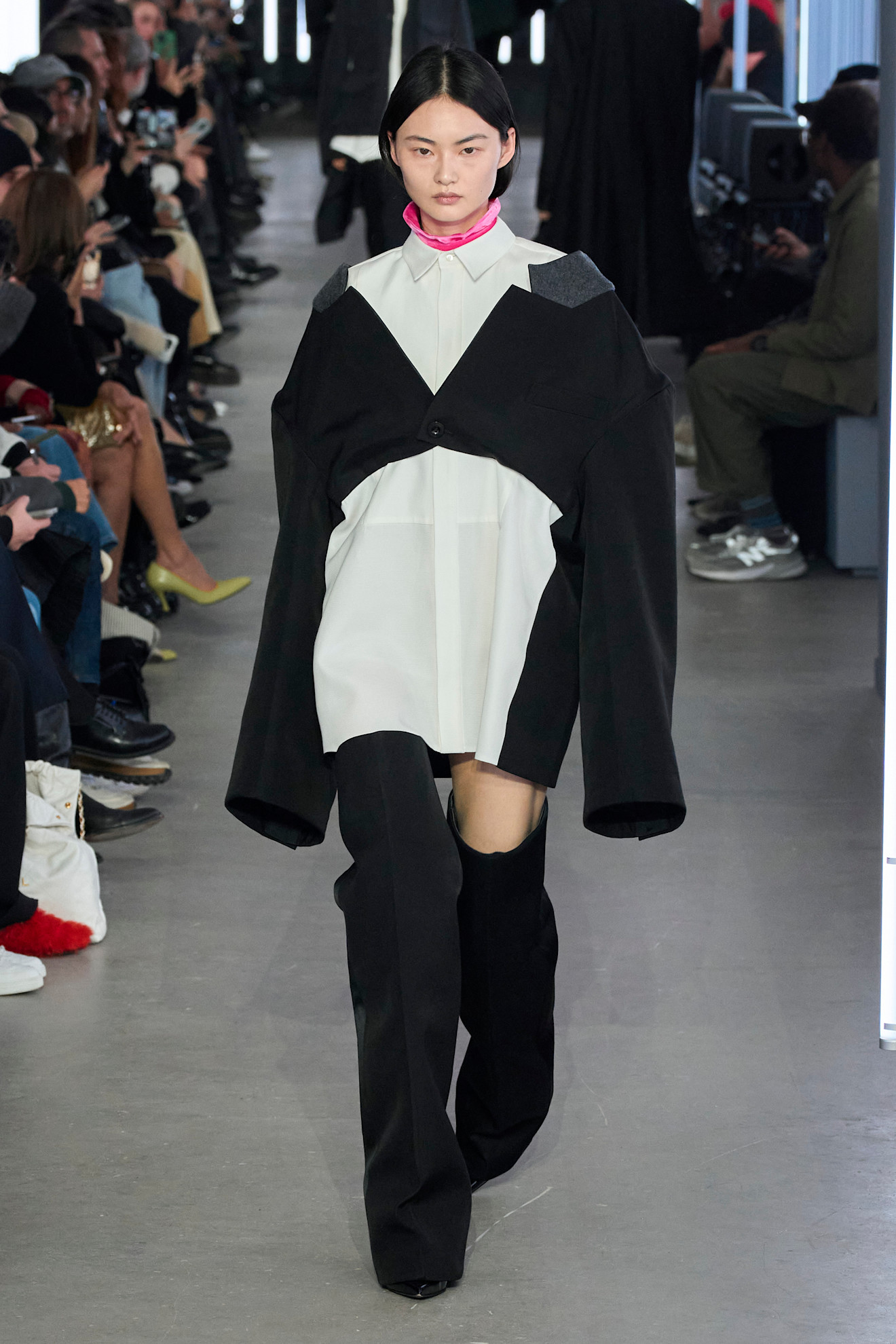 Sacai F24 043