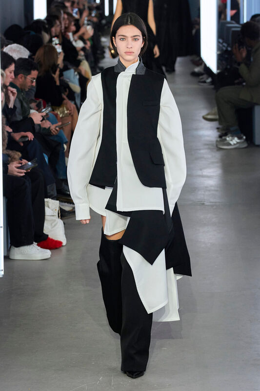 Sacai F24 046