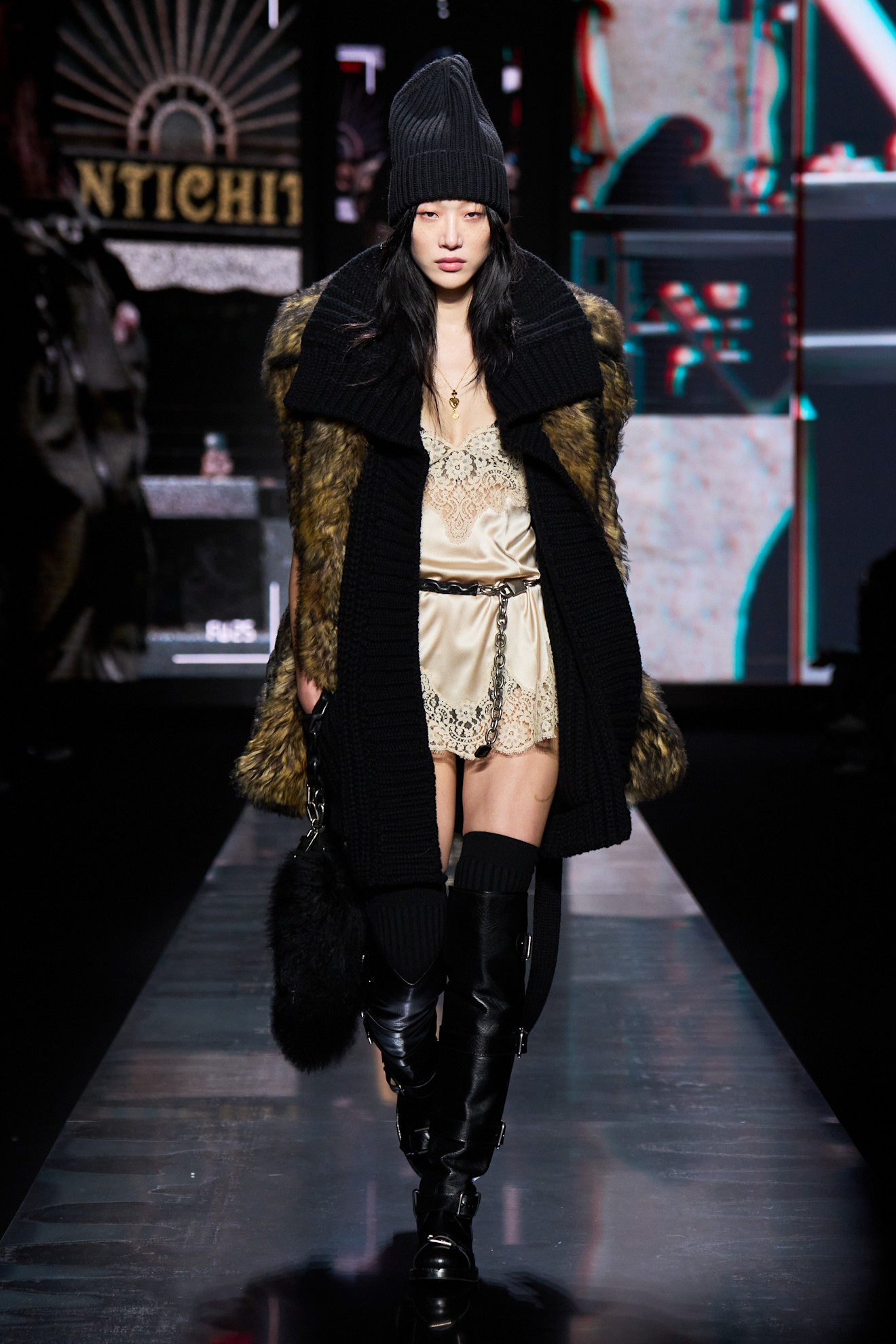 Dolce Gabbana F25 011