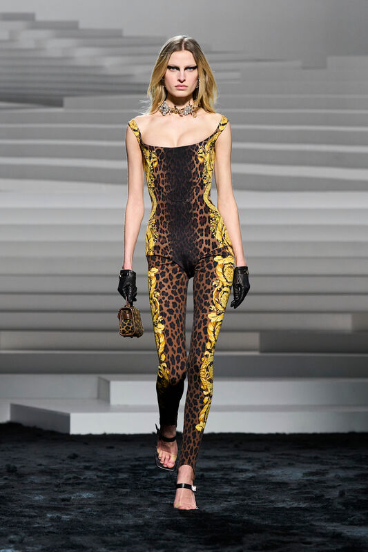 Versace F24 033