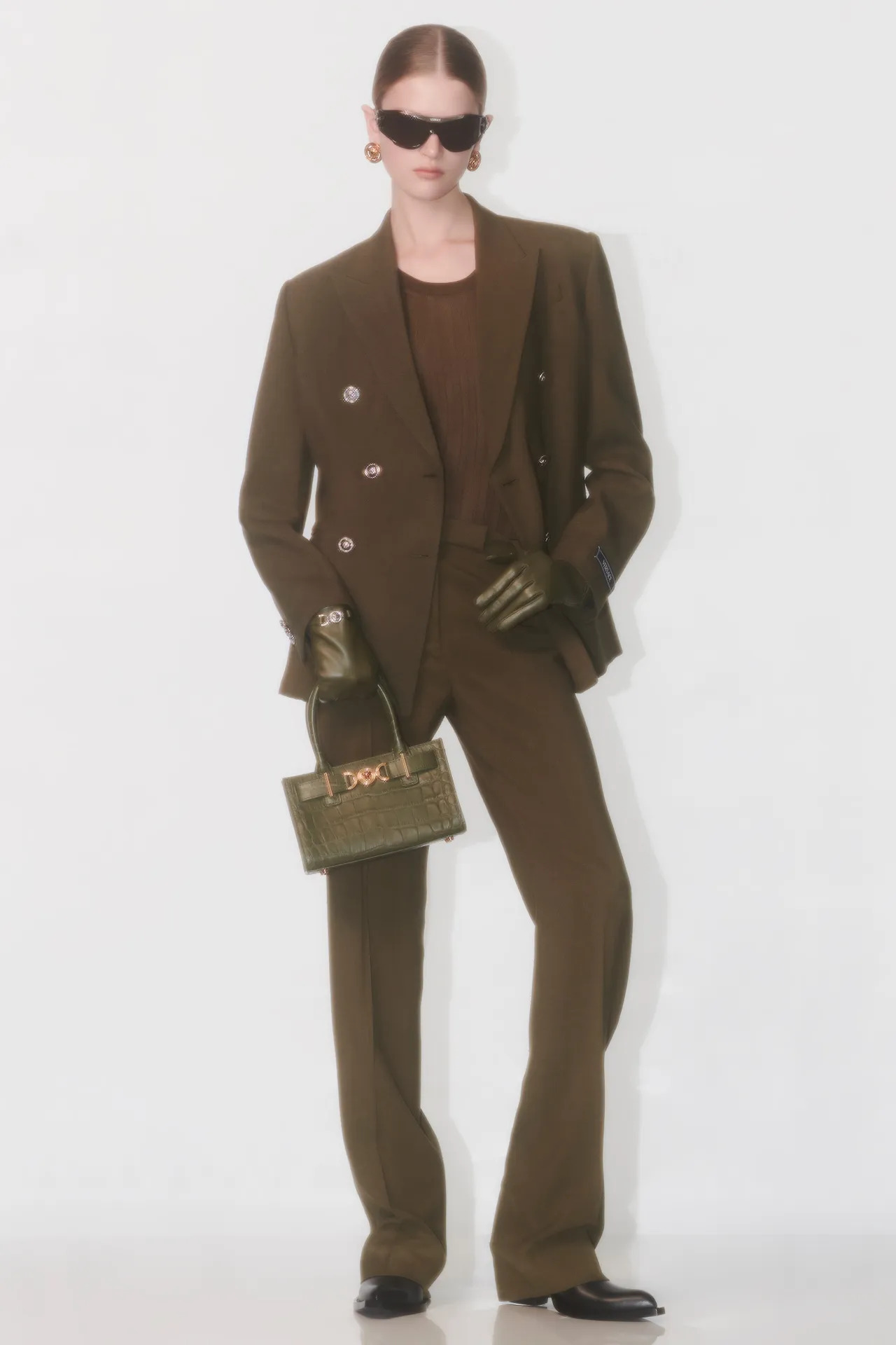 00019-versace-prefall-2024-credit-brand_23_11zon
