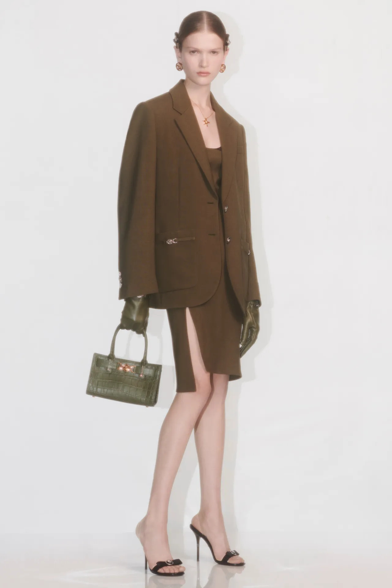 00021-versace-prefall-2024-credit-brand_25_11zon