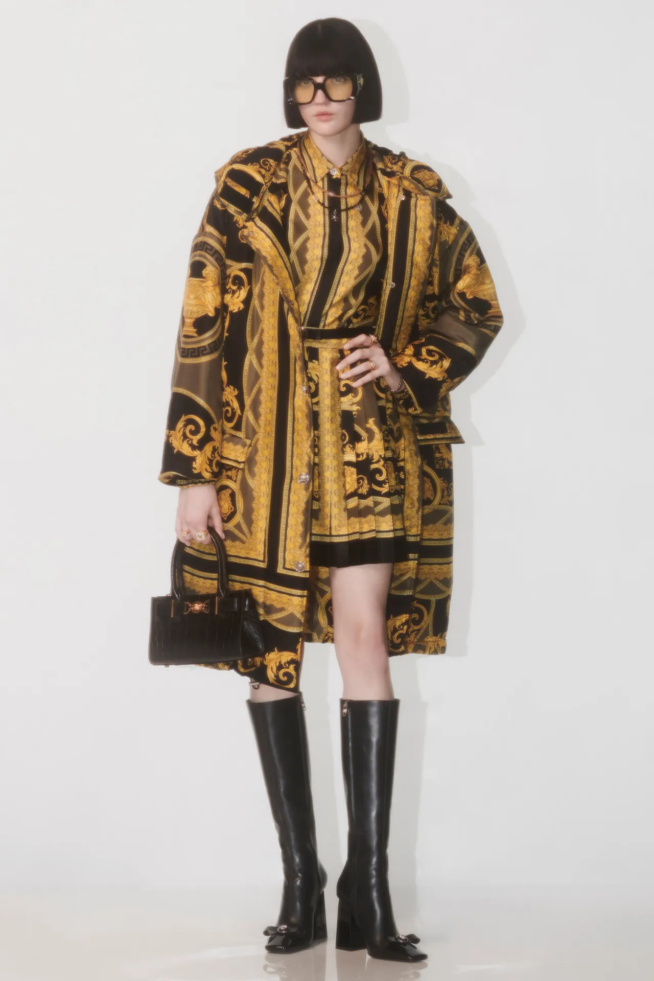00025-versace-prefall-2024-credit-brand_15_11zon