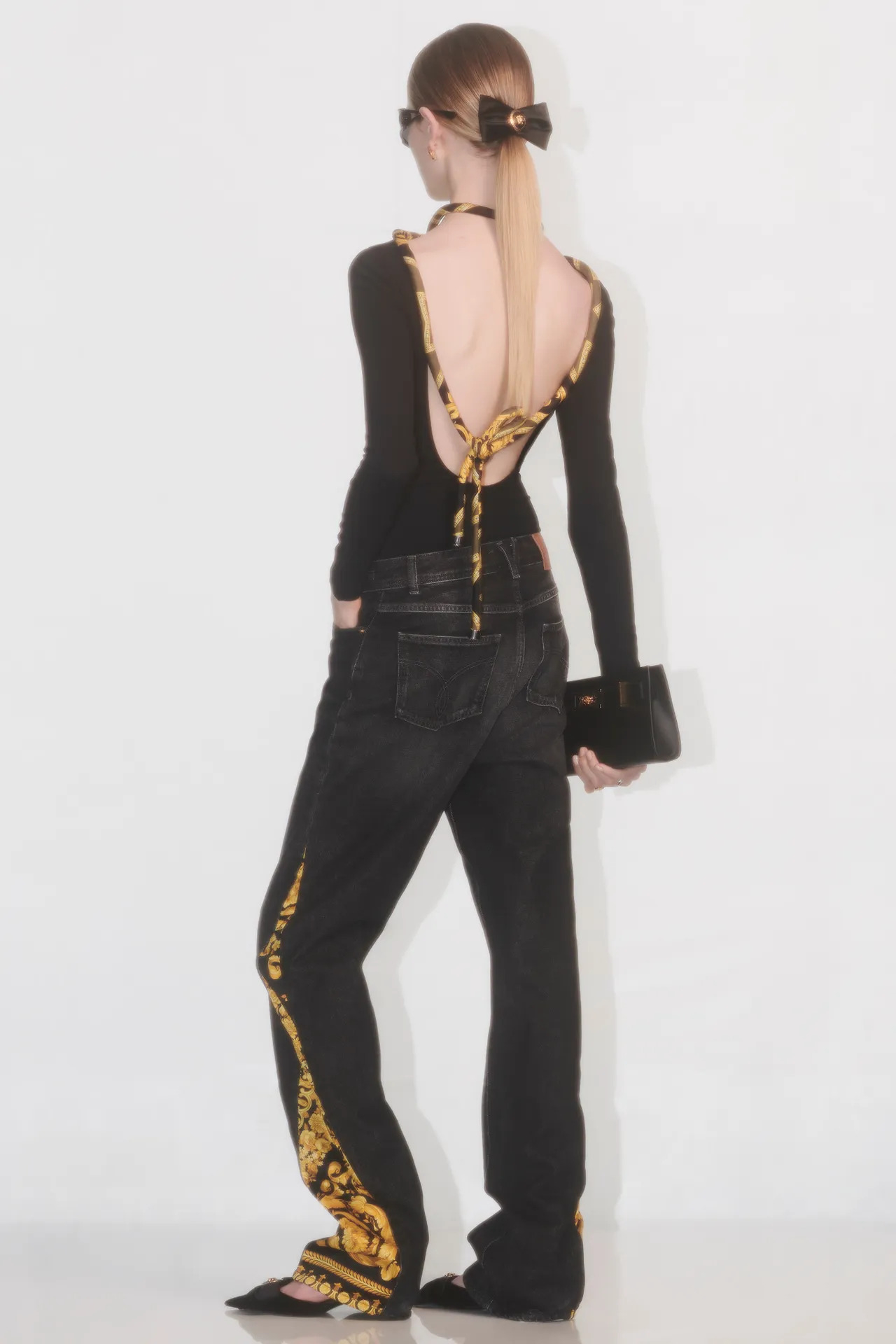 00026-versace-prefall-2024-credit-brand_16_11zon