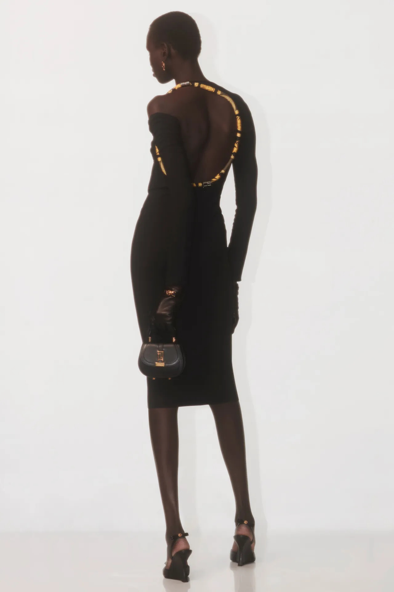 00028-versace-prefall-2024-credit-brand_18_11zon