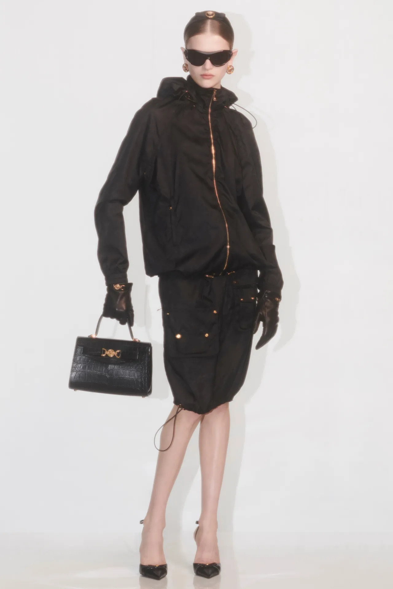 00030-versace-prefall-2024-credit-brand_28_11zon