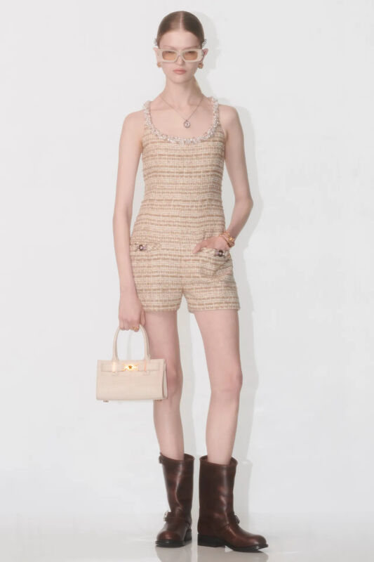 00012-versace-prefall-2024-credit-brand_34_11zon