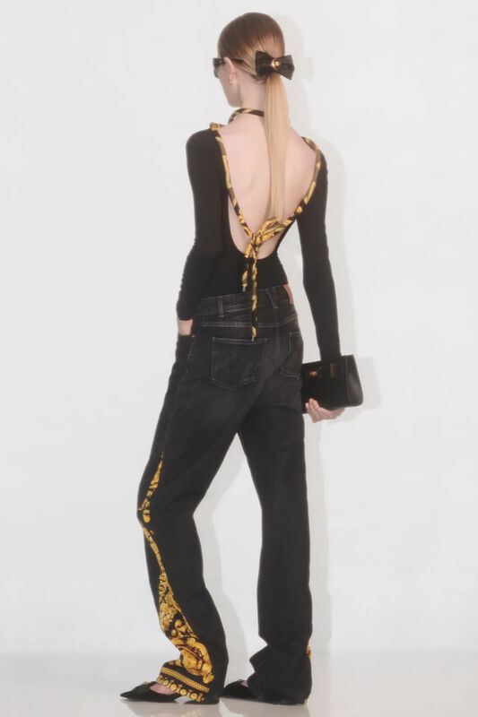 00026-versace-prefall-2024-credit-brand_16_11zon