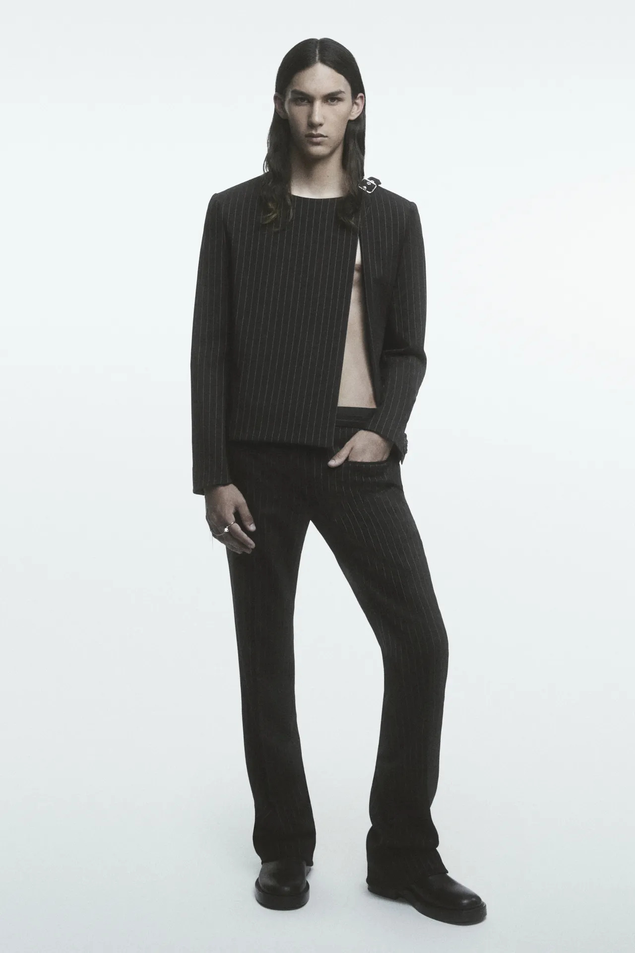 00003-courreges-spring-2024-menswear-credit-brand_3_11zon