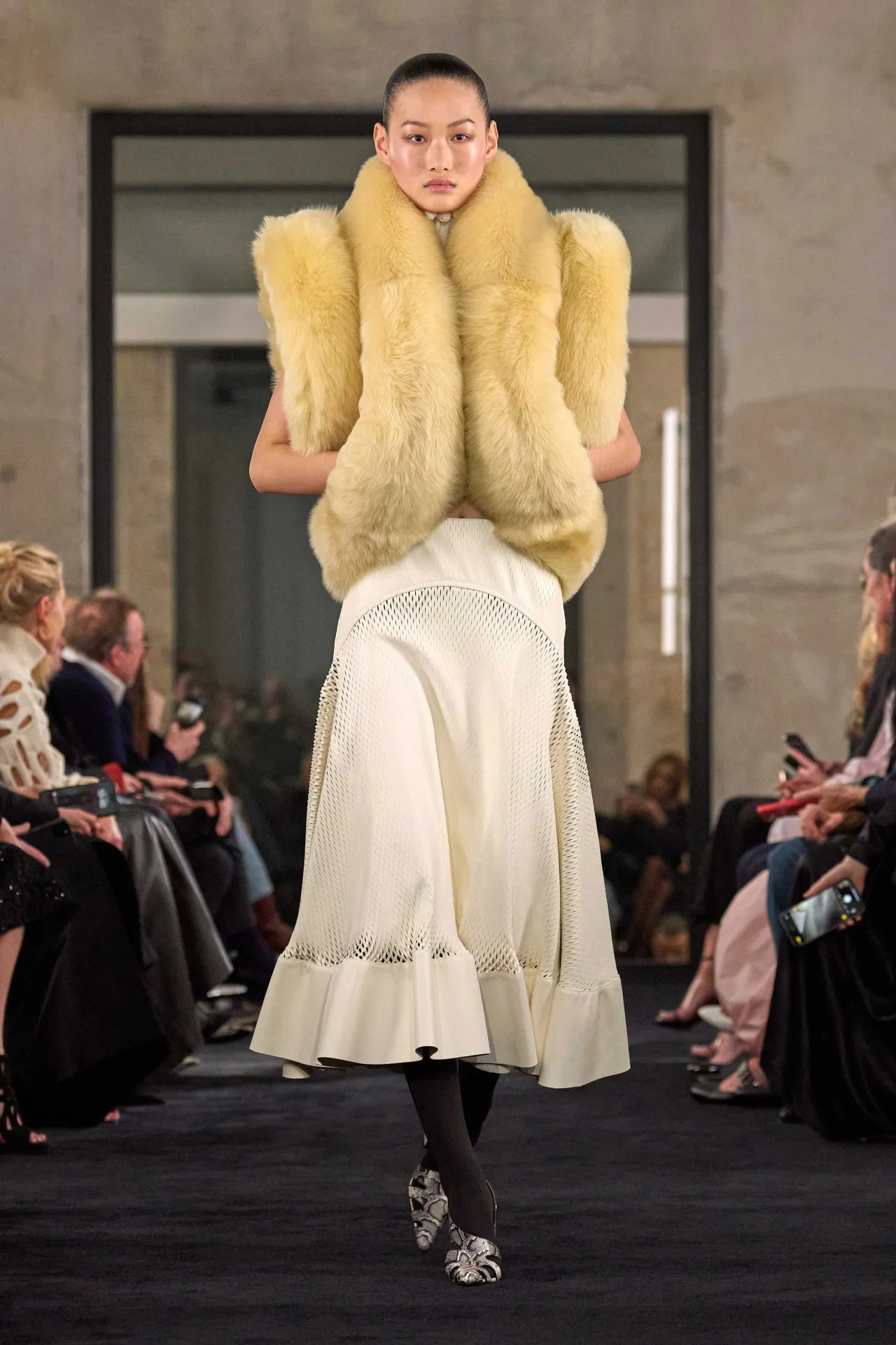 00037-alaia-fall-2025-ready-to-wear-credit-brand_41_11zon