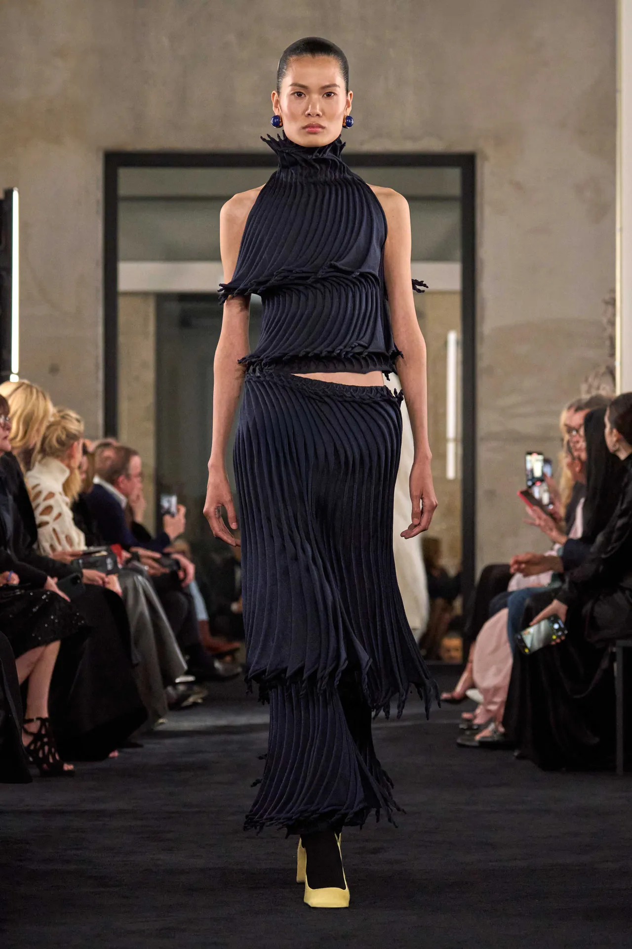00038-alaia-fall-2025-ready-to-wear-credit-brand_42_11zon