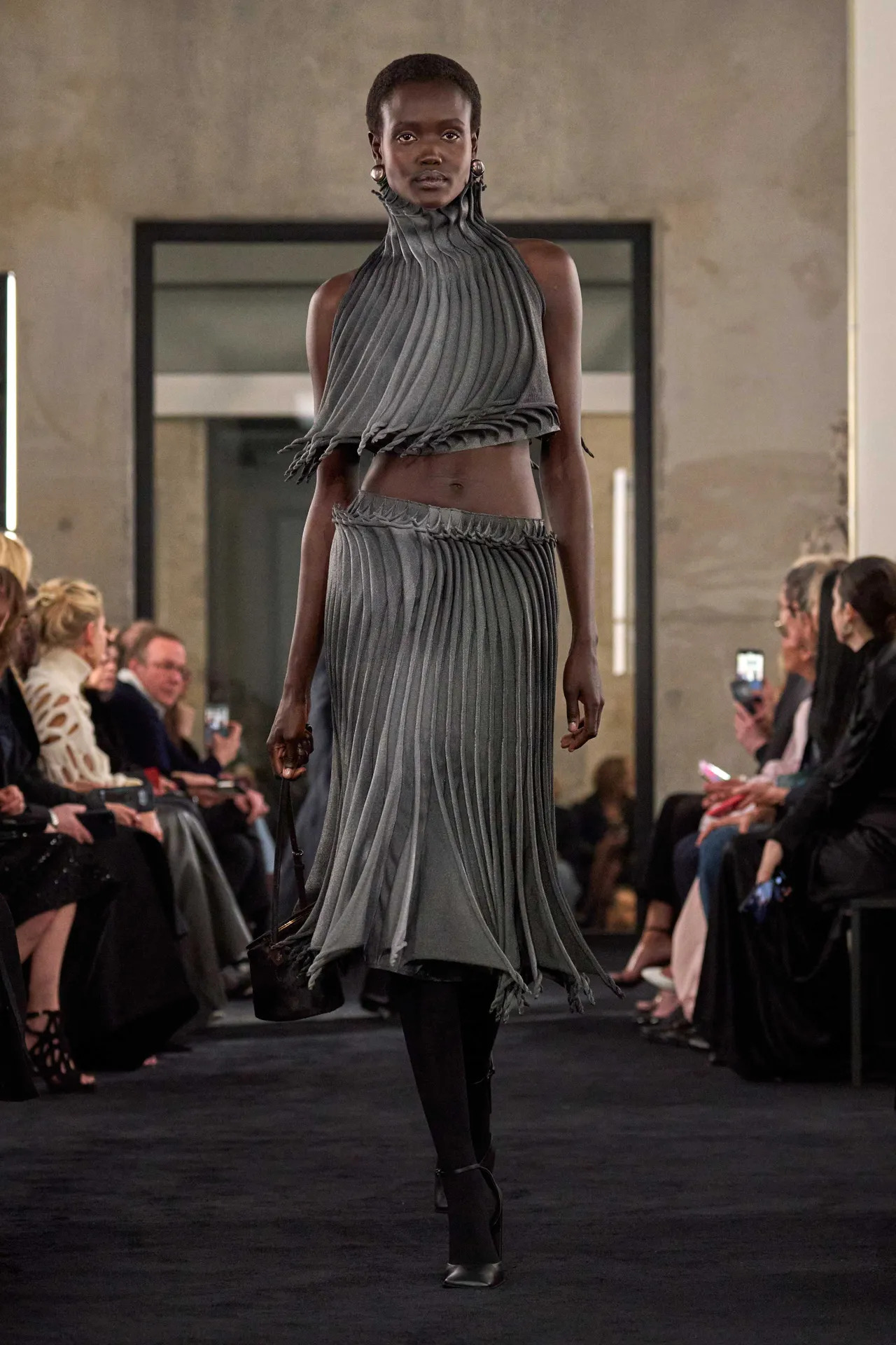 00041-alaia-fall-2025-ready-to-wear-credit-brand_1_11zon