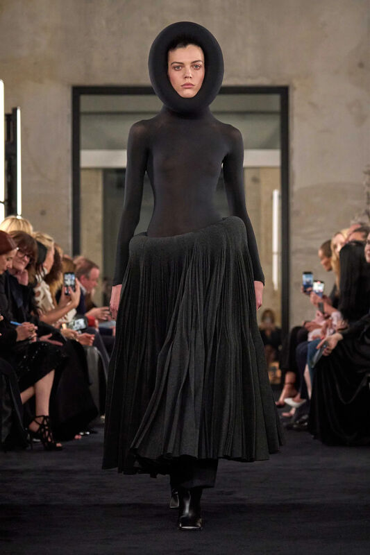 00001-alaia-fall-2025-ready-to-wear-credit-brand_21_11zon