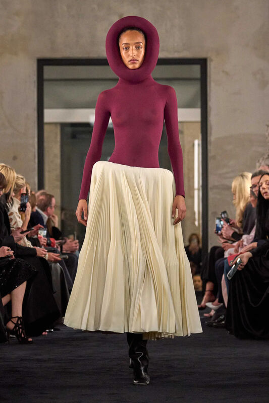 00003-alaia-fall-2025-ready-to-wear-credit-brand_23_11zon