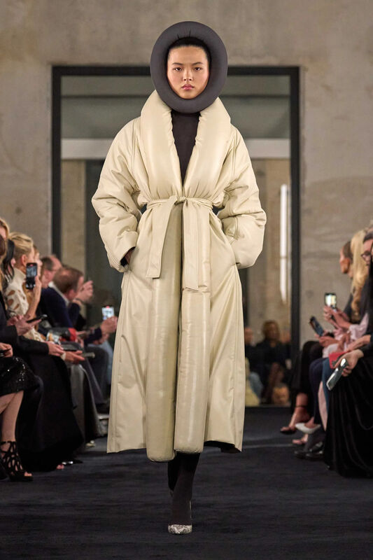 00004-alaia-fall-2025-ready-to-wear-credit-brand_24_11zon