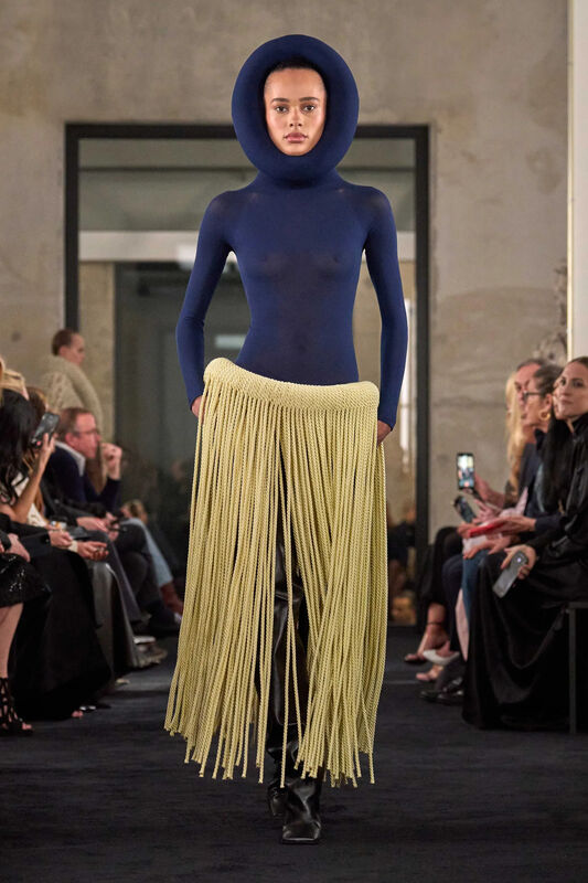 00009-alaia-fall-2025-ready-to-wear-credit-brand_17_11zon