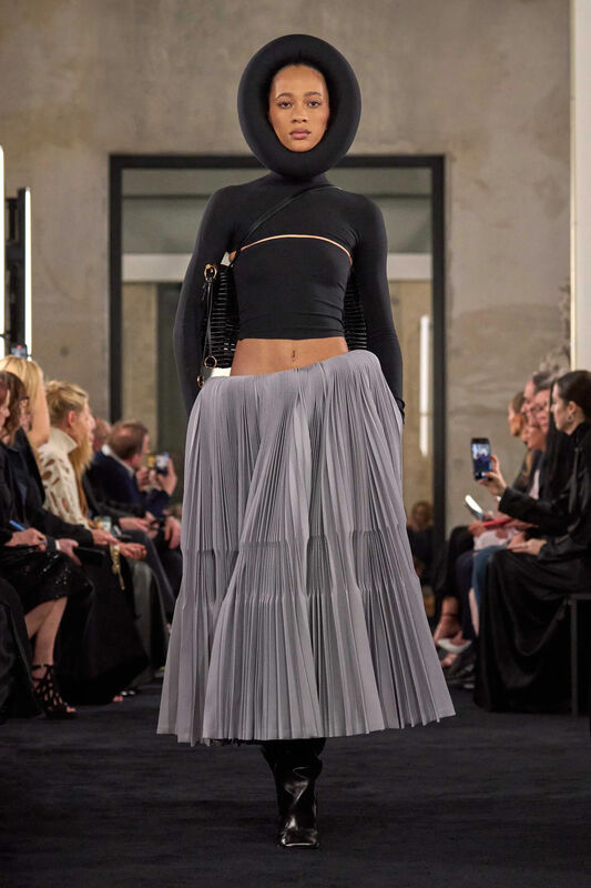 00013-alaia-fall-2025-ready-to-wear-credit-brand_28_11zon