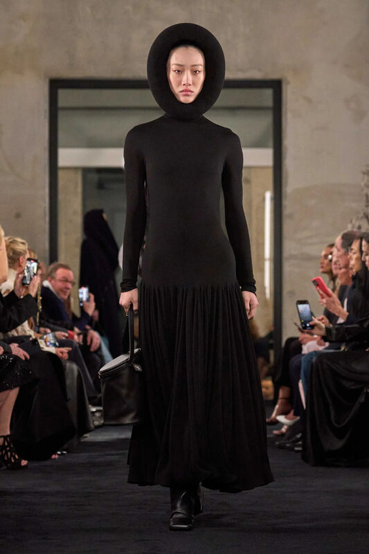 00015-alaia-fall-2025-ready-to-wear-credit-brand_30_11zon