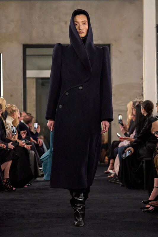 00017-alaia-fall-2025-ready-to-wear-credit-brand_13_11zon