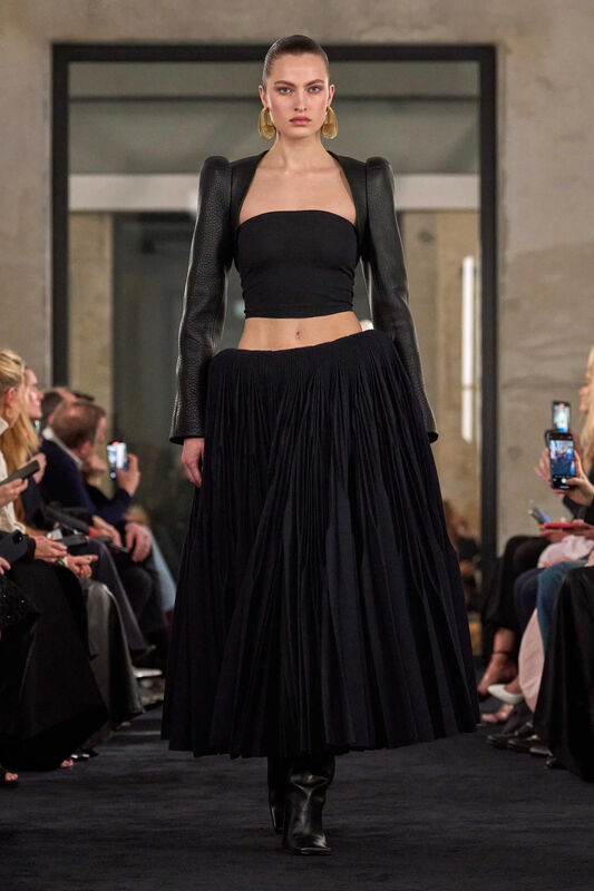 00018-alaia-fall-2025-ready-to-wear-credit-brand_14_11zon