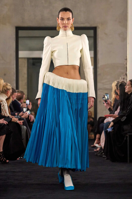 00019-alaia-fall-2025-ready-to-wear-credit-brand_15_11zon