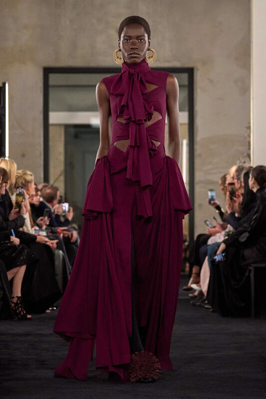 00021-alaia-fall-2025-ready-to-wear-credit-brand_33_11zon