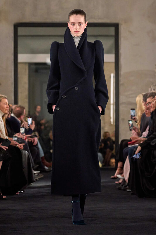 00022-alaia-fall-2025-ready-to-wear-credit-brand_34_11zon