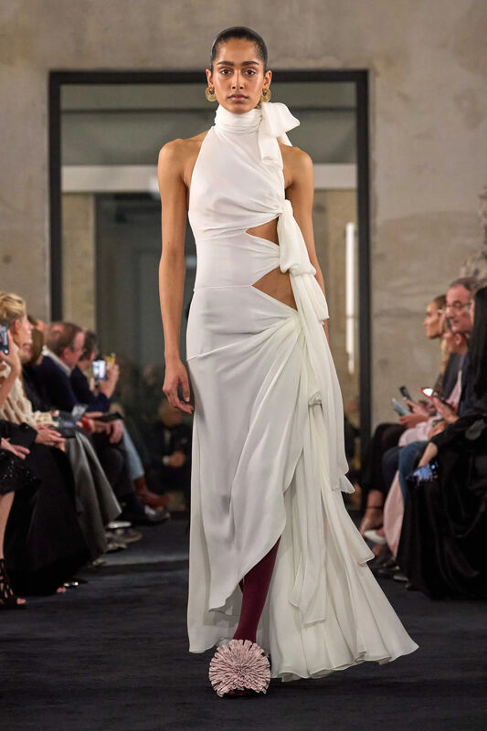 00024-alaia-fall-2025-ready-to-wear-credit-brand_36_11zon
