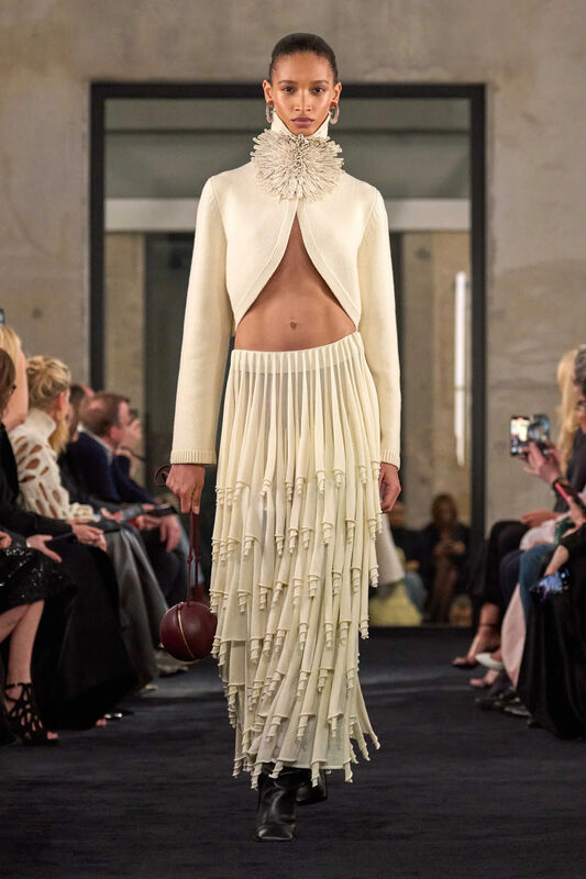 00026-alaia-fall-2025-ready-to-wear-credit-brand_8_11zon