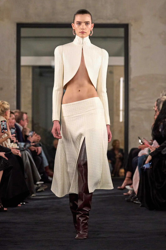 00027-alaia-fall-2025-ready-to-wear-credit-brand_9_11zon