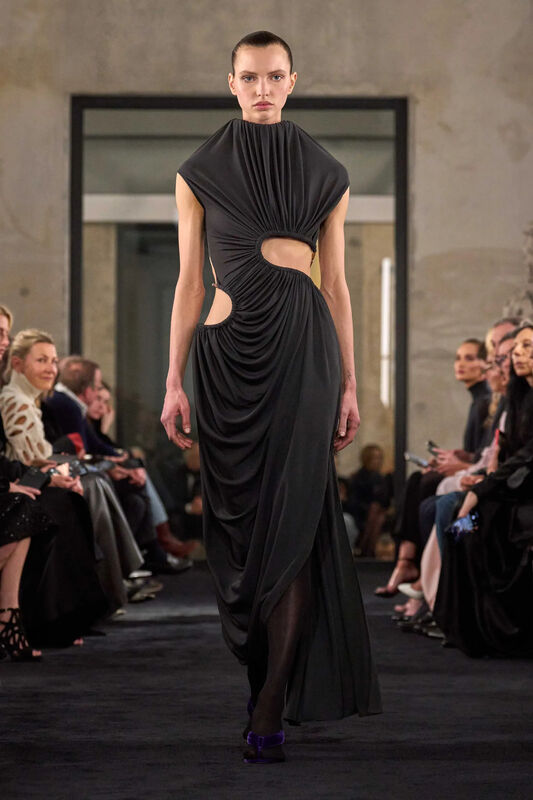 00031-alaia-fall-2025-ready-to-wear-credit-brand_39_11zon