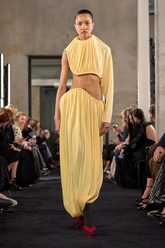 00032-alaia-fall-2025-ready-to-wear-credit-brand_40_11zon