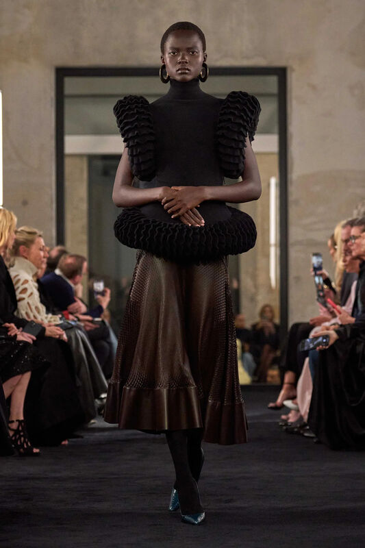 00033-alaia-fall-2025-ready-to-wear-credit-brand_3_11zon
